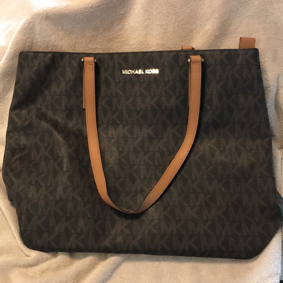 Michael Kors bag WITH travel wallet in brown - Picture 2 of 10